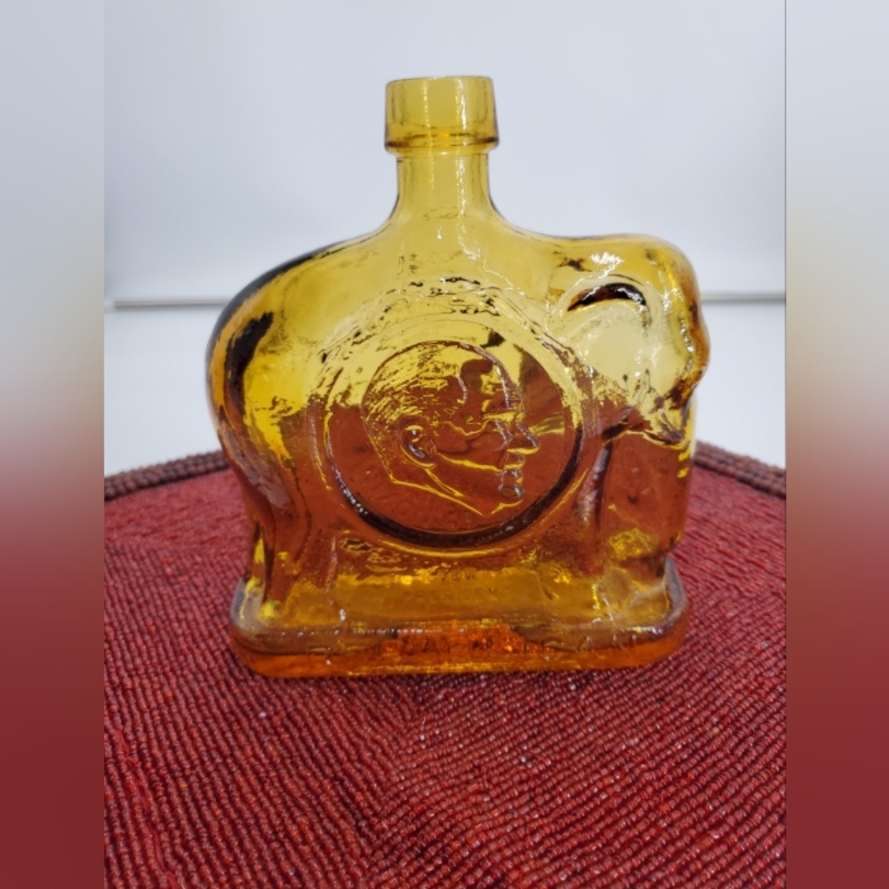 Wheaton NJ First Edition Nixon Agnew 1968 Republican Campaign Elephant Decanter